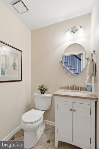 305 COUNTRYVIEW DR, Bryn Mawr, PA 19010