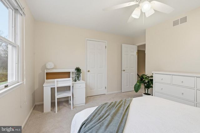 305 COUNTRYVIEW DR, Bryn Mawr, PA 19010