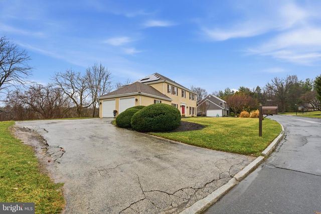 305 COUNTRYVIEW DR, Bryn Mawr, PA 19010