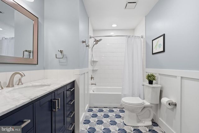 305 COUNTRYVIEW DR, Bryn Mawr, PA 19010