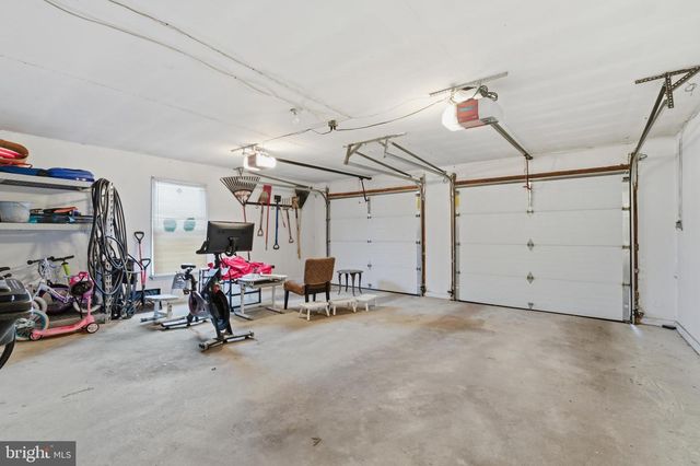 305 COUNTRYVIEW DR, Bryn Mawr, PA 19010