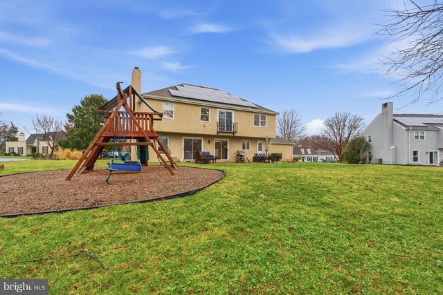 305 COUNTRYVIEW DR, Bryn Mawr, PA 19010