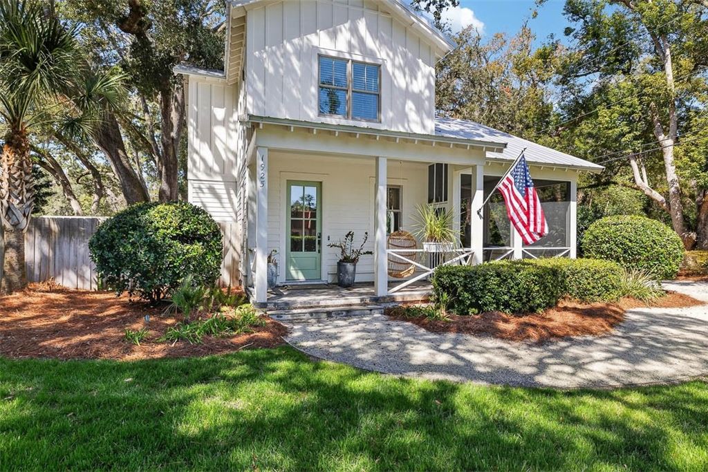 1925 Frederica Road, St Simons Island, GA 31522