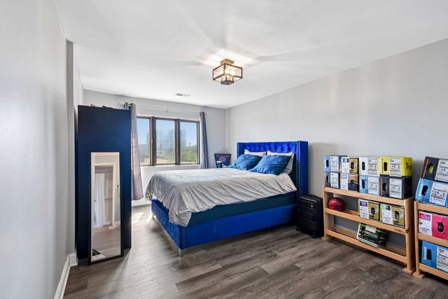 414 Clinton Place 502, River Forest, IL 60305