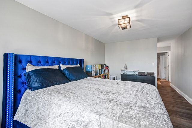 414 Clinton Place 502, River Forest, IL 60305
