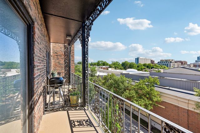 414 Clinton Place 502, River Forest, IL 60305