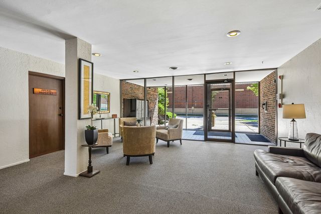 414 Clinton Place 502, River Forest, IL 60305