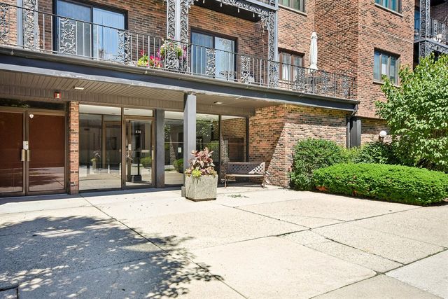414 Clinton Place 502, River Forest, IL 60305