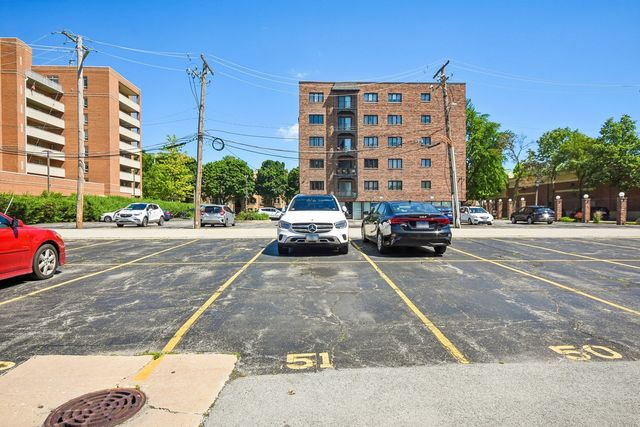 414 Clinton Place 502, River Forest, IL 60305