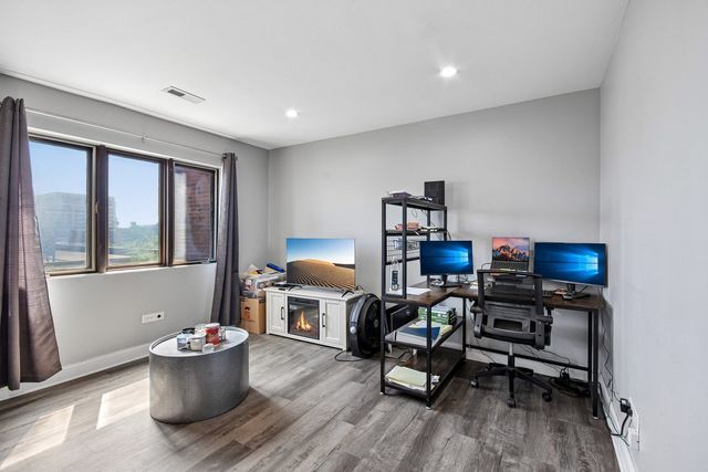 414 Clinton Place 502, River Forest, IL 60305