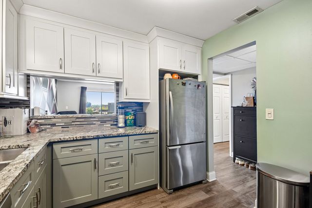 414 Clinton Place 502, River Forest, IL 60305