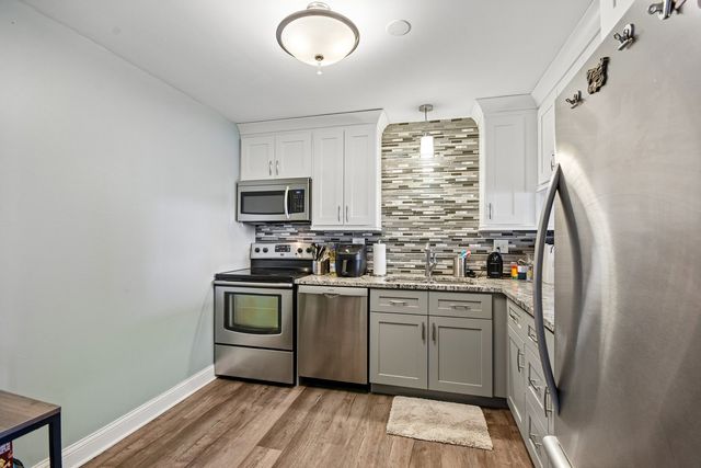 414 Clinton Place 502, River Forest, IL 60305