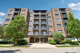 414 Clinton Place 502, River Forest, IL 60305