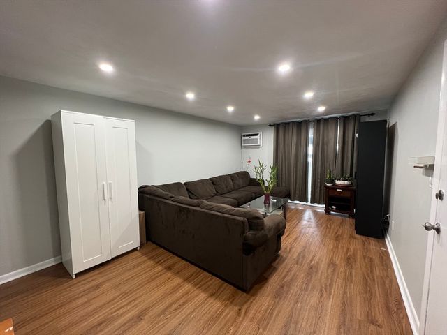 6 Woodcrest Ct 6, Weymouth, MA 02190