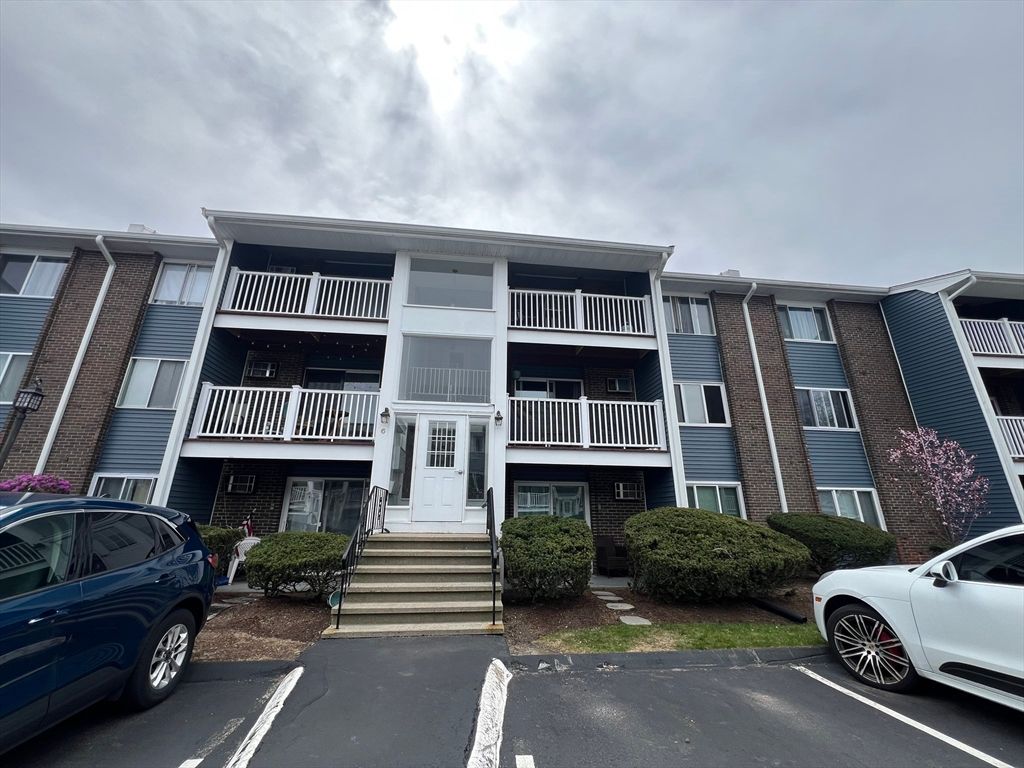 6 Woodcrest Ct 6, Weymouth, MA 02190