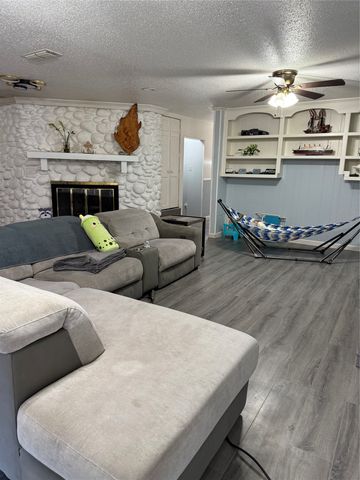 132 SHADY SHORES Drive, Mabank, TX 75156