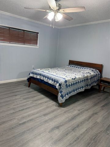 132 SHADY SHORES Drive, Mabank, TX 75156