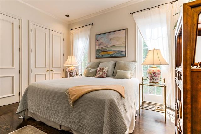 5453 Aberdeen Road, Fairway, KS 66205