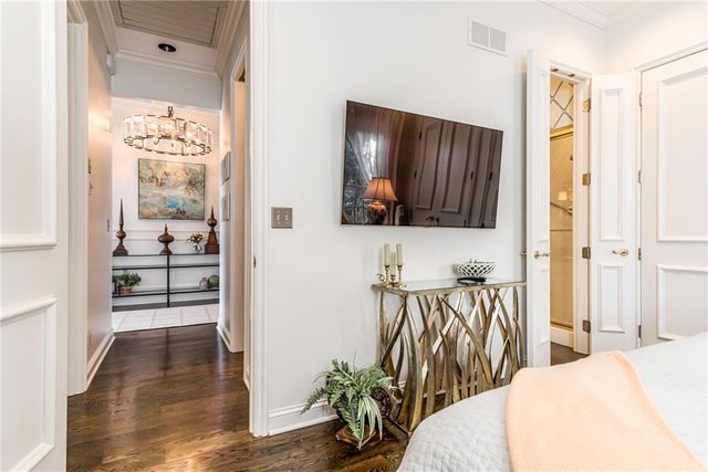 5453 Aberdeen Road, Fairway, KS 66205