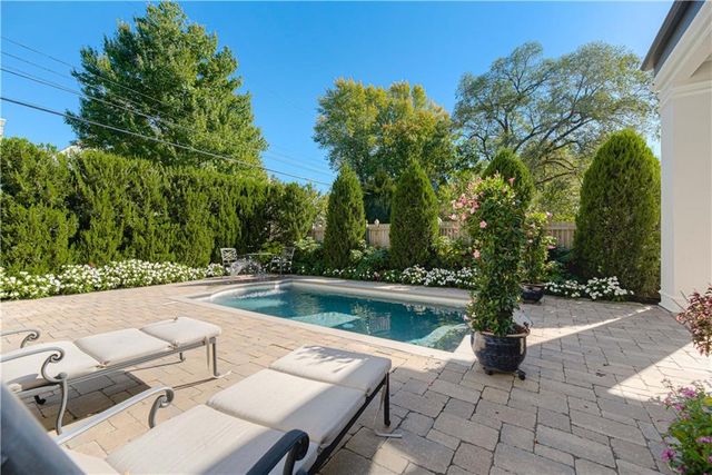 5453 Aberdeen Road, Fairway, KS 66205