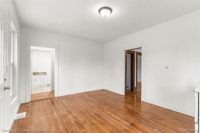 8004 N Farmington Road, Westland, MI 48185
