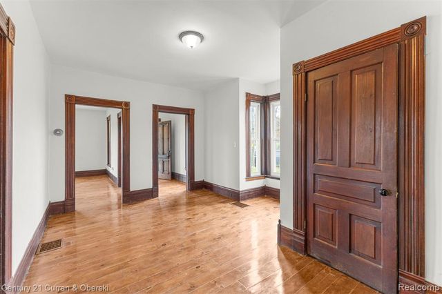 8004 N Farmington Road, Westland, MI 48185