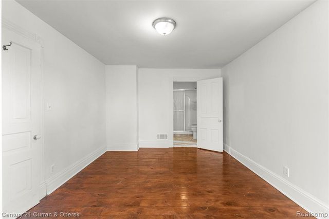 8004 N Farmington Road, Westland, MI 48185