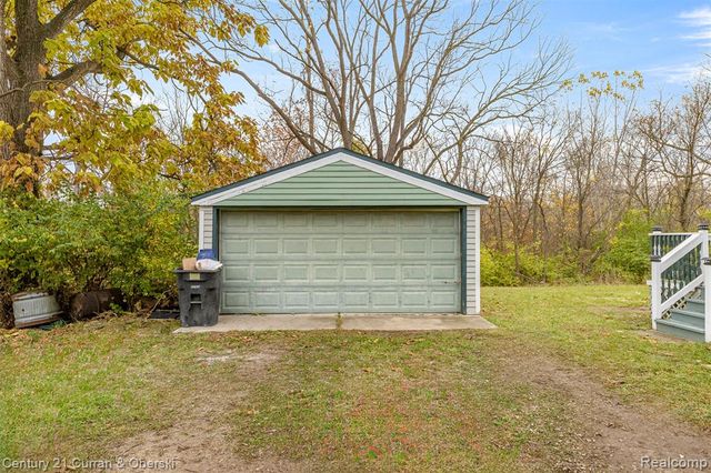 8004 N Farmington Road, Westland, MI 48185