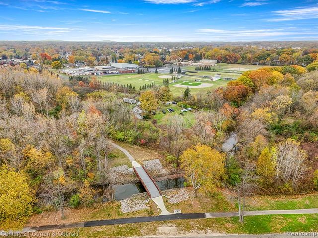 8004 N Farmington Road, Westland, MI 48185