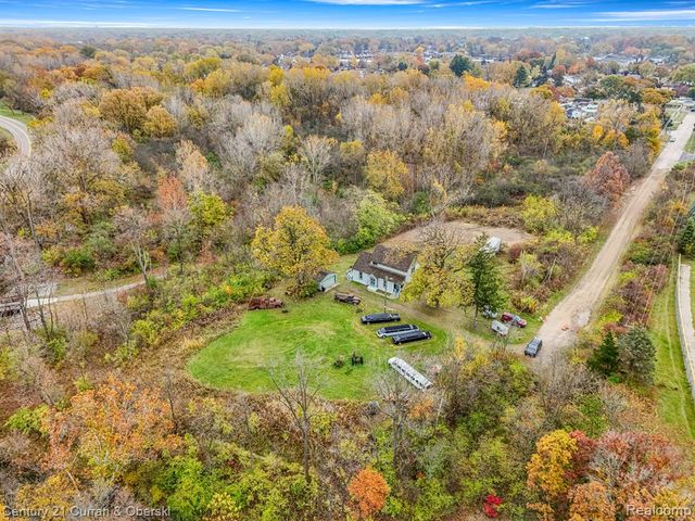 8004 N Farmington Road, Westland, MI 48185