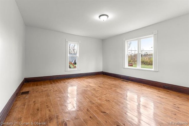 8004 N Farmington Road, Westland, MI 48185