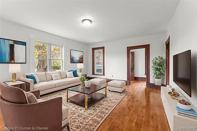 8004 N Farmington Road, Westland, MI 48185