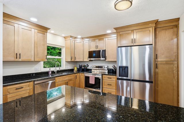 7 Birch Drive, Huntington, WV 25705