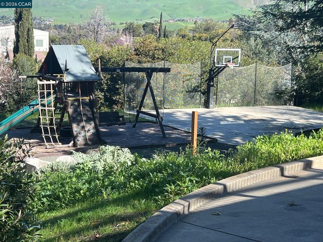 5535 Merritt Dr, Concord, CA 94521