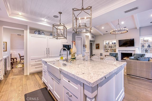 712 K Thanga, Corona Del Mar, CA 92625