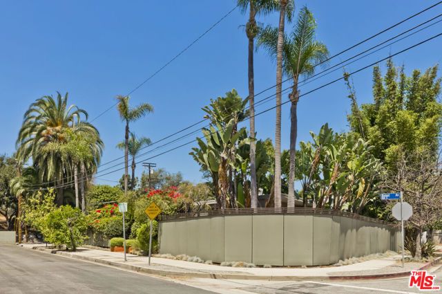 136 Beloit Avenue, Los Angeles, CA 90049