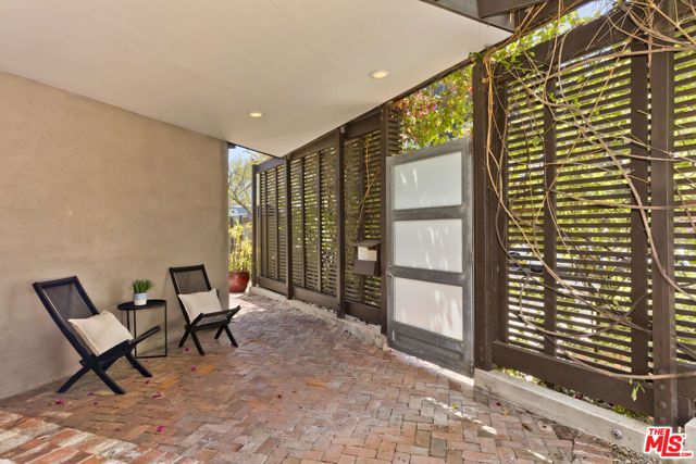 136 Beloit Avenue, Los Angeles, CA 90049