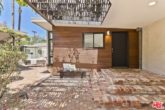 136 Beloit Avenue, Los Angeles, CA 90049