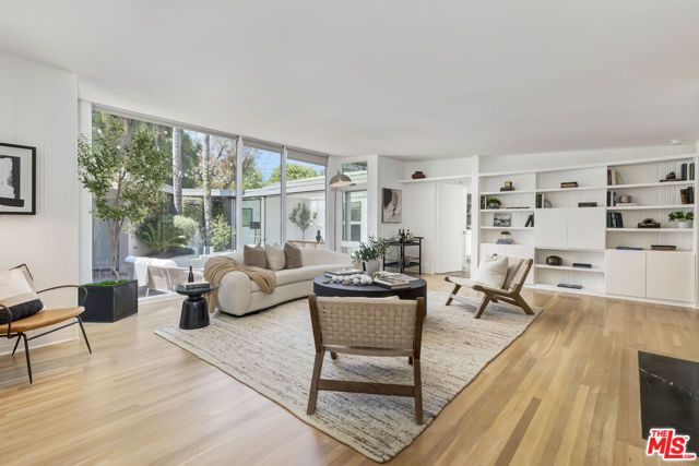 136 Beloit Avenue, Los Angeles, CA 90049