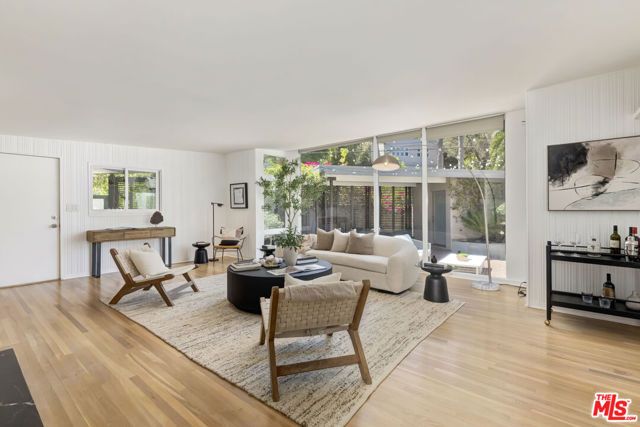 136 Beloit Avenue, Los Angeles, CA 90049