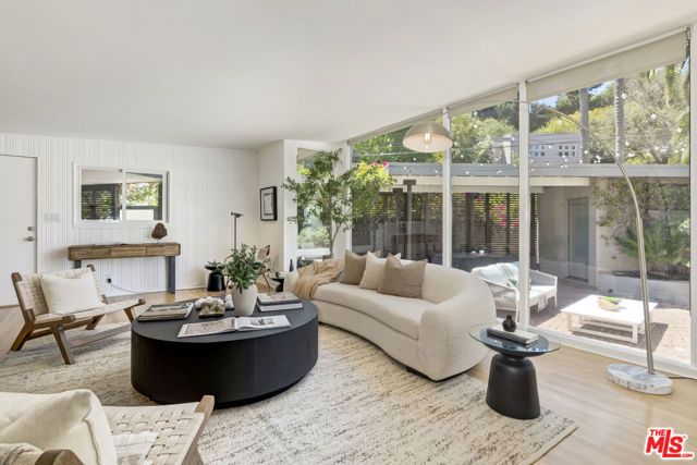 136 Beloit Avenue, Los Angeles, CA 90049