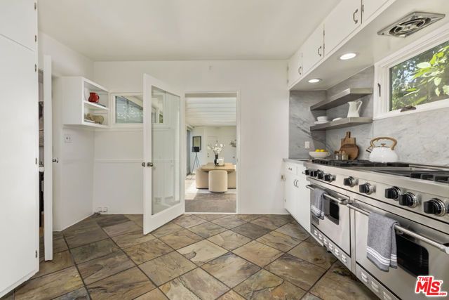 136 Beloit Avenue, Los Angeles, CA 90049