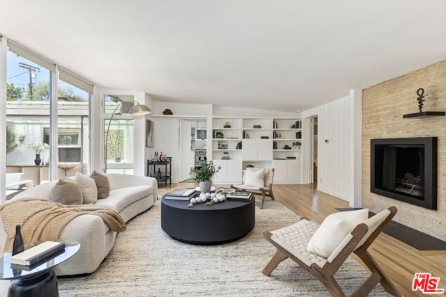 136 Beloit Avenue, Los Angeles, CA 90049