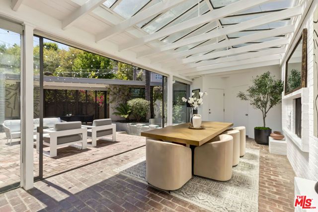 136 Beloit Avenue, Los Angeles, CA 90049