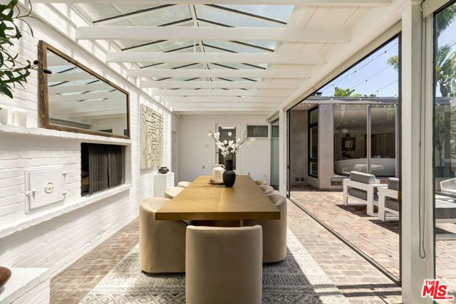 136 Beloit Avenue, Los Angeles, CA 90049