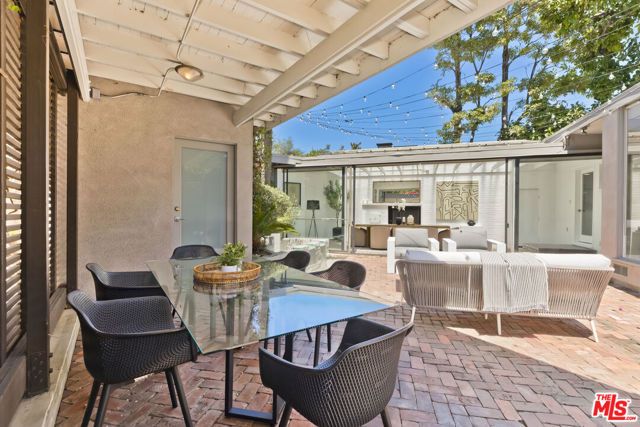 136 Beloit Avenue, Los Angeles, CA 90049