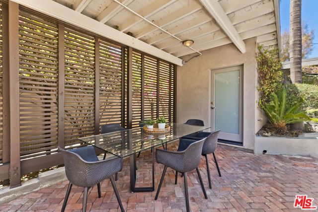 136 Beloit Avenue, Los Angeles, CA 90049
