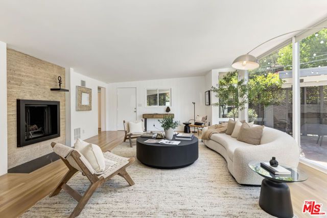 136 Beloit Avenue, Los Angeles, CA 90049
