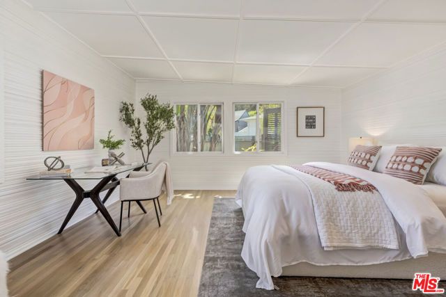 136 Beloit Avenue, Los Angeles, CA 90049