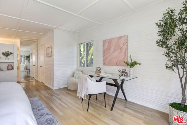 136 Beloit Avenue, Los Angeles, CA 90049